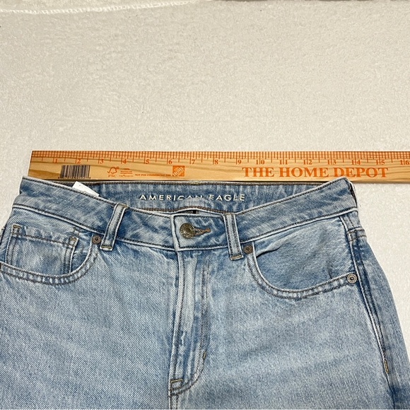 American Eagle Outfitters Women's Strigid Mom Jean Light Wash Size 2 - Picture 14 of 16